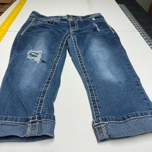 Women's No Boundaries Capri Jeans Size  9
